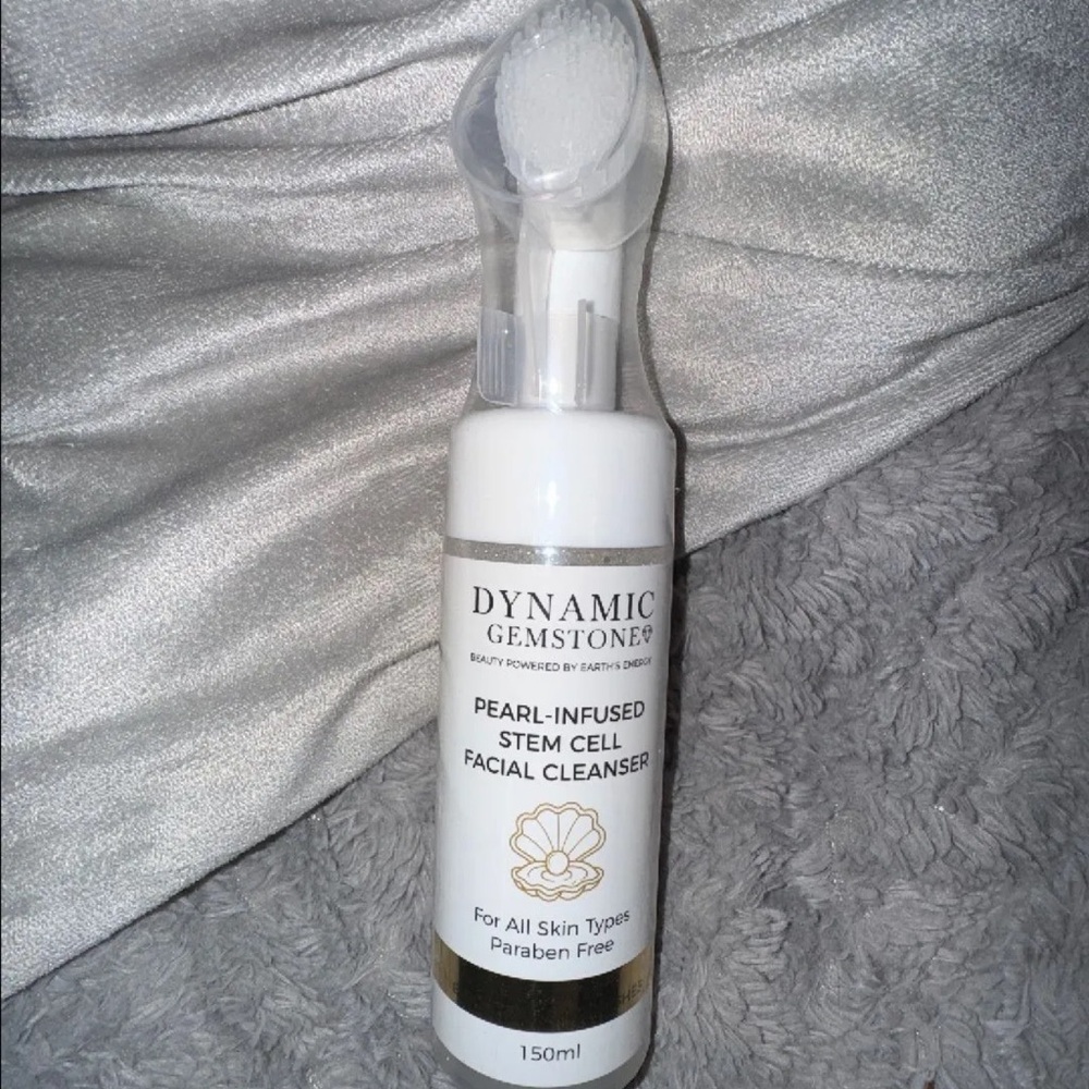 Dynamic Gemstone White Pearl-Infused Facial Cleanser